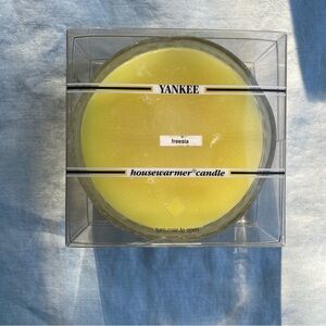 NWT NOS vintage Yankee Candle freesia 12.2 oz 3 wick pedestal parlor candle